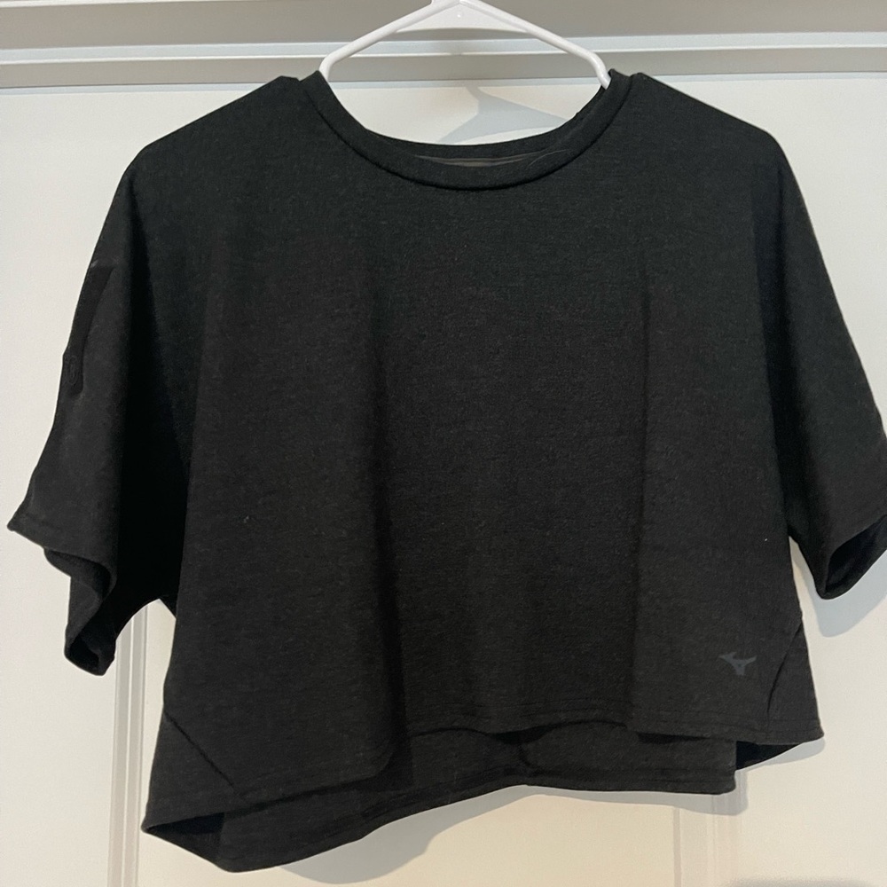 Cropped mizuno shirt